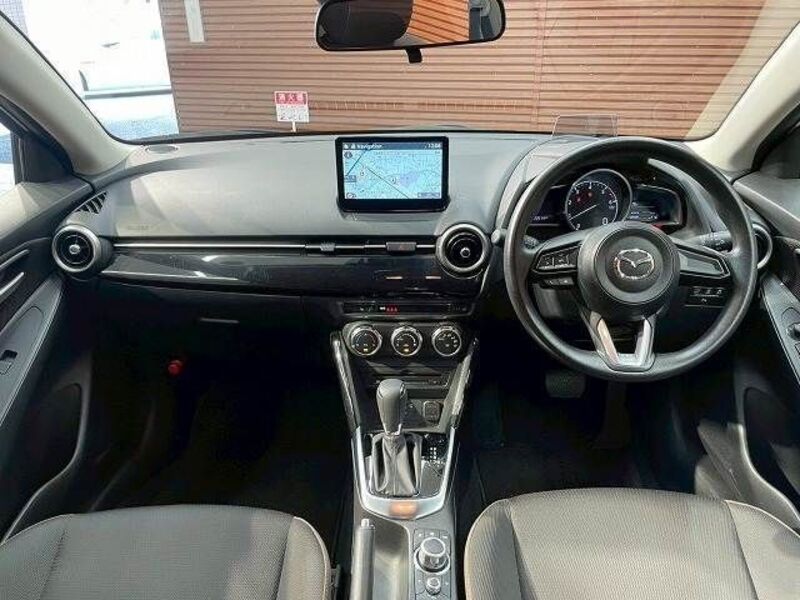 MAZDA2
