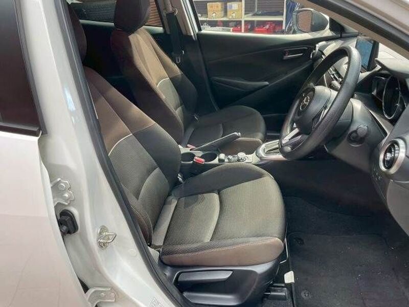 MAZDA2