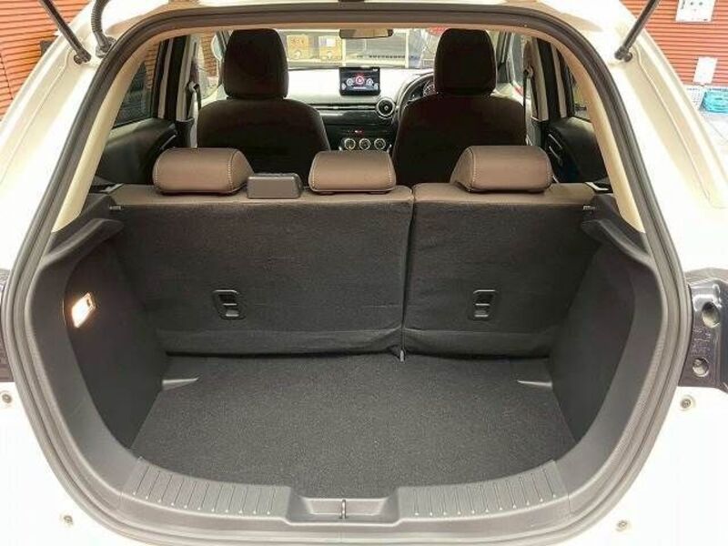 MAZDA2