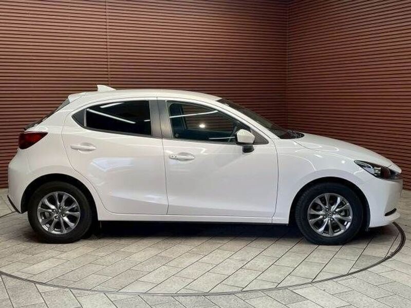 MAZDA2