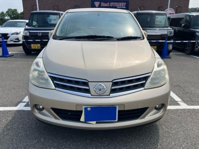 NISSAN TIIDA