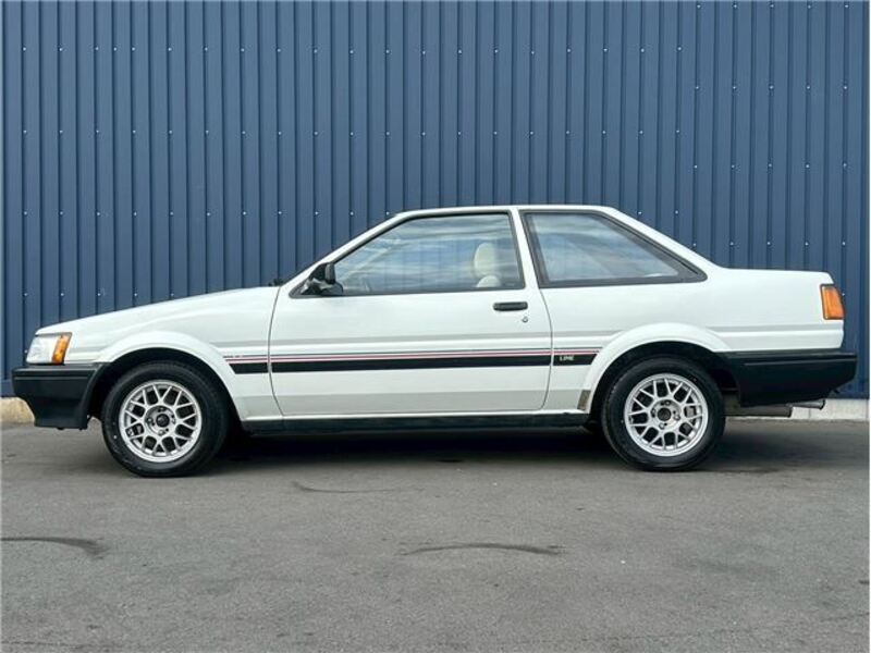 COROLLA LEVIN