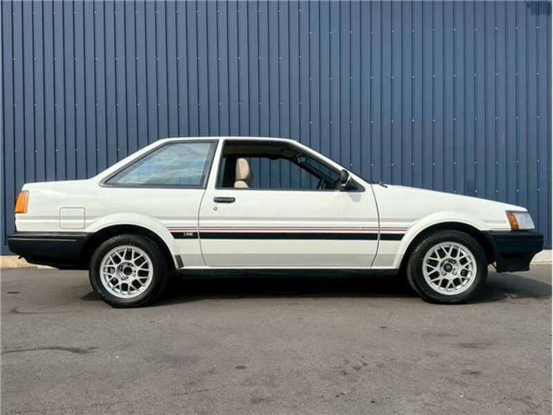 COROLLA LEVIN