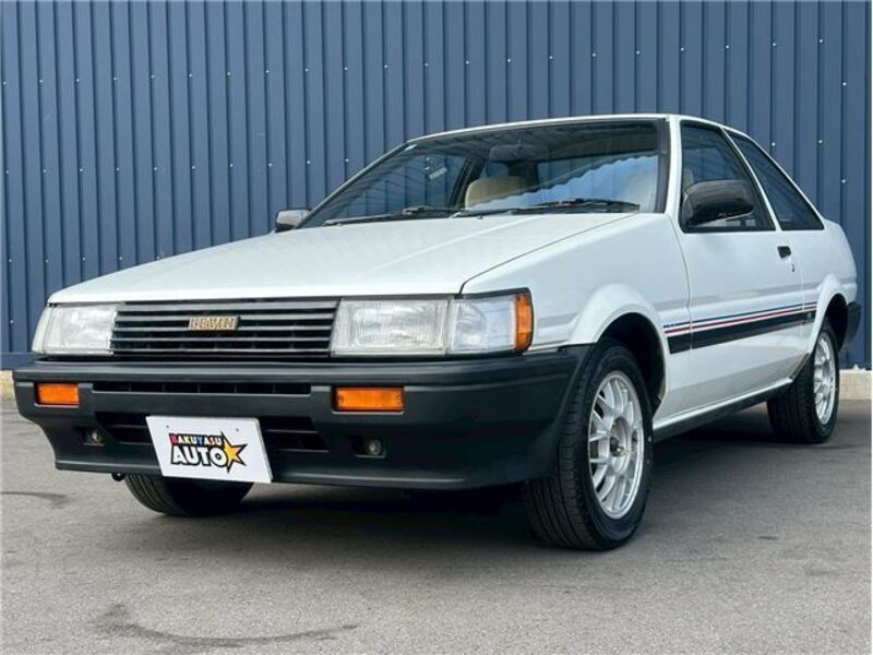 COROLLA LEVIN