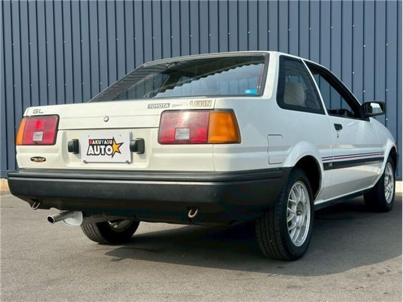 COROLLA LEVIN