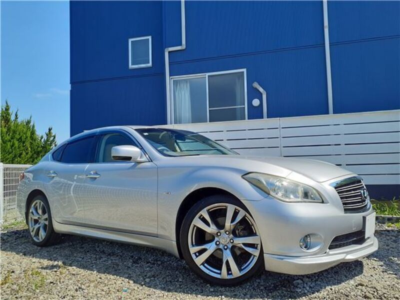 NISSAN FUGA