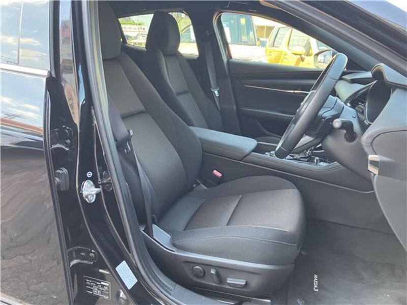 MAZDA3