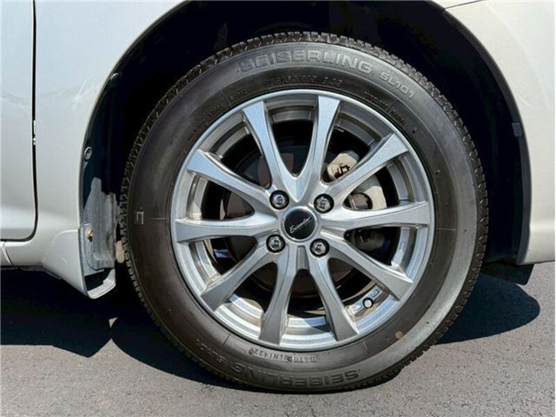 COROLLA AXIO