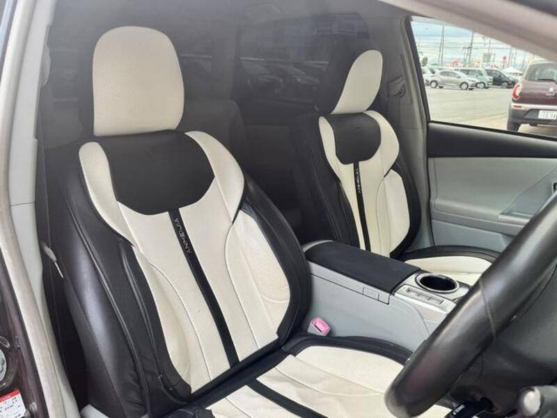 PRIUS ALPHA