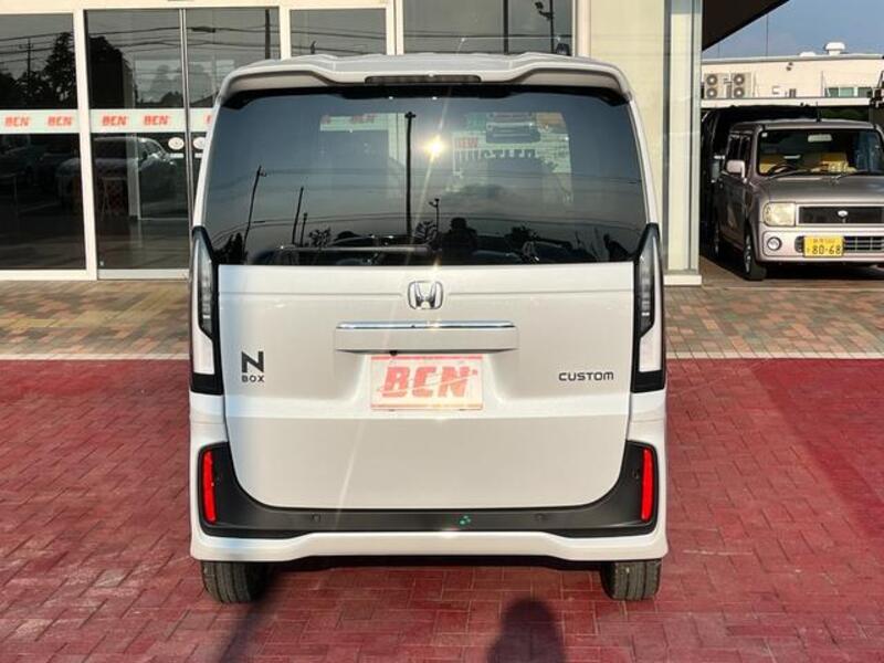 N BOX CUSTOM