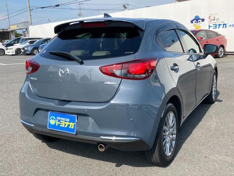 MAZDA2