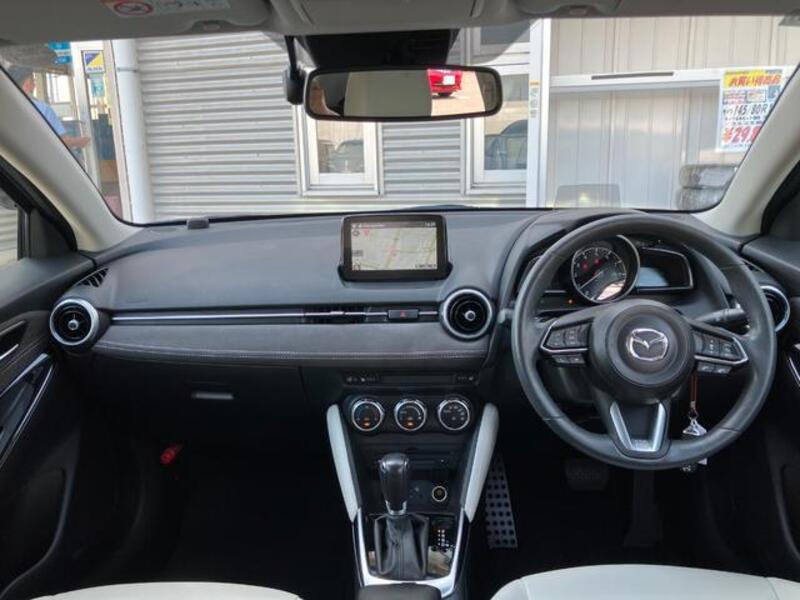 MAZDA2