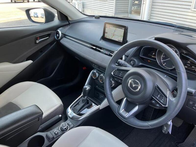 MAZDA2