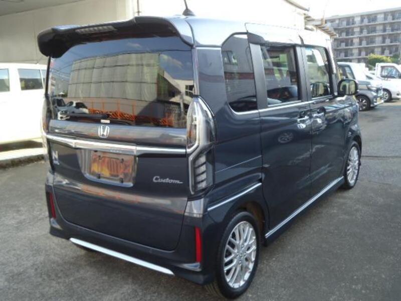 N BOX CUSTOM