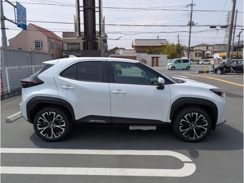 YARIS CROSS