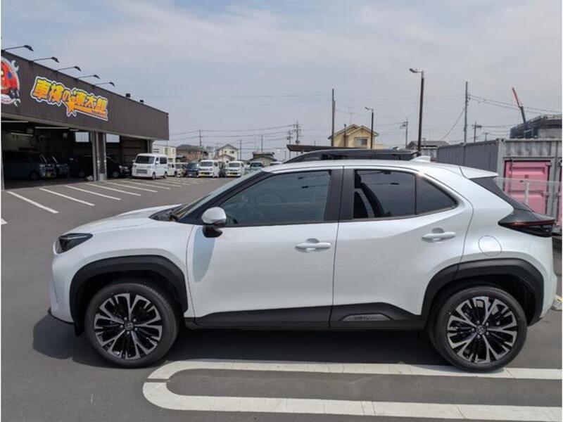 YARIS CROSS