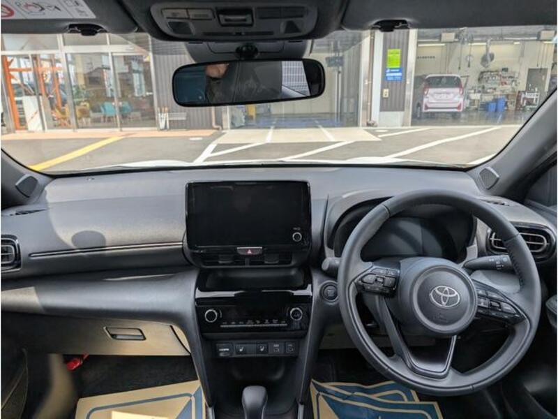 YARIS CROSS