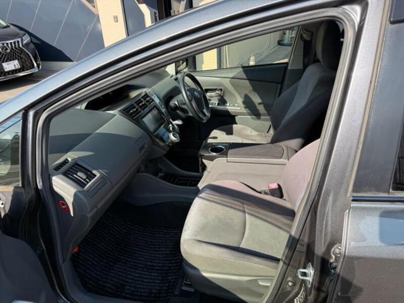 PRIUS ALPHA
