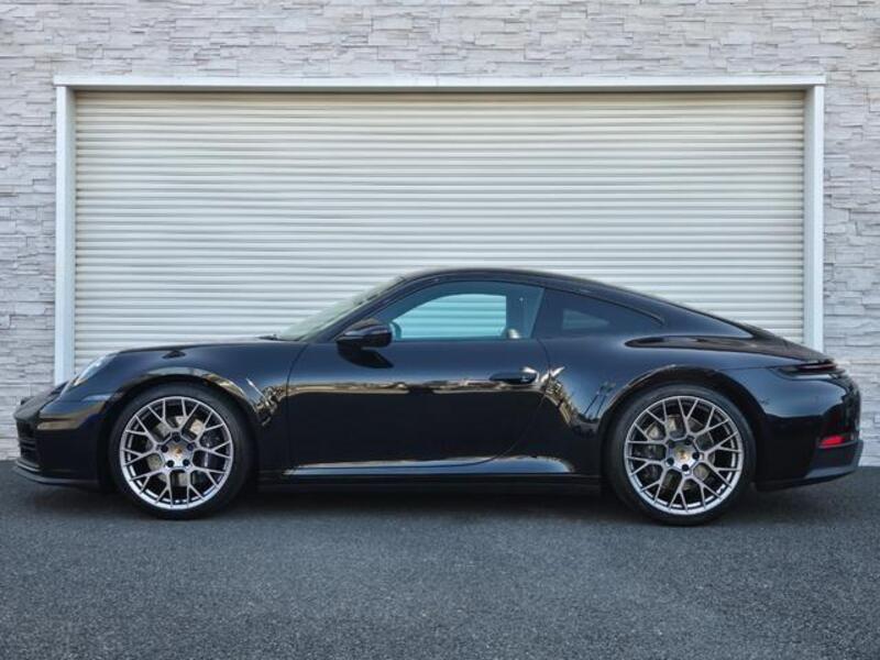 911