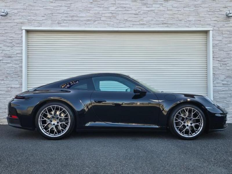 911