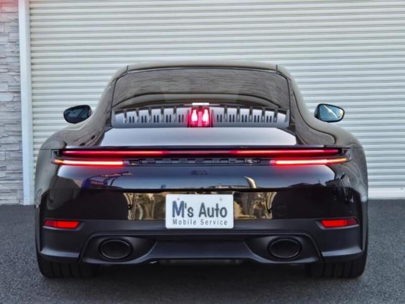 911