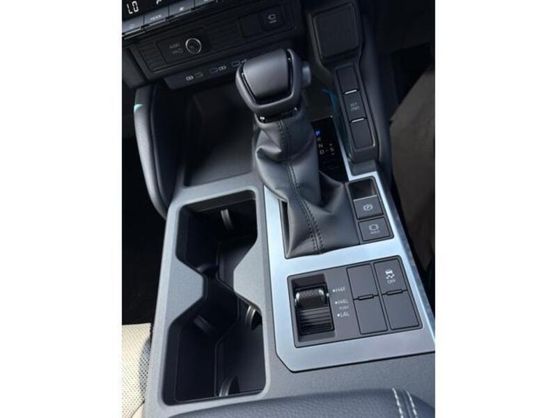 LAND CRUISER 250