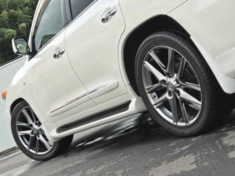 LAND CRUISER
