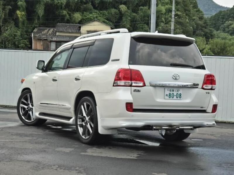 LAND CRUISER