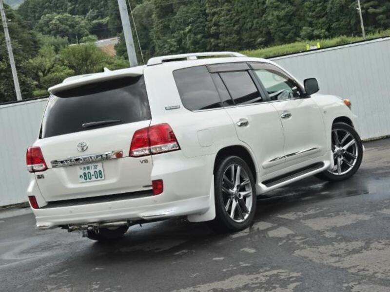 LAND CRUISER