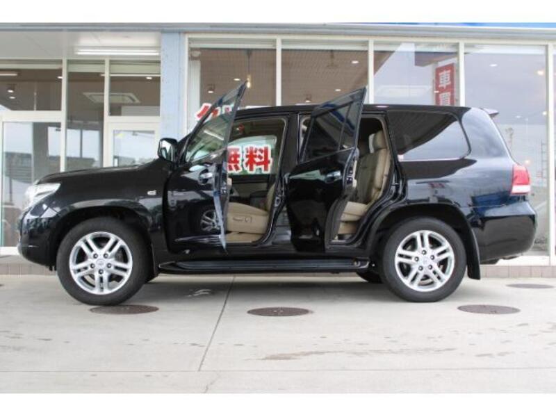 LAND CRUISER