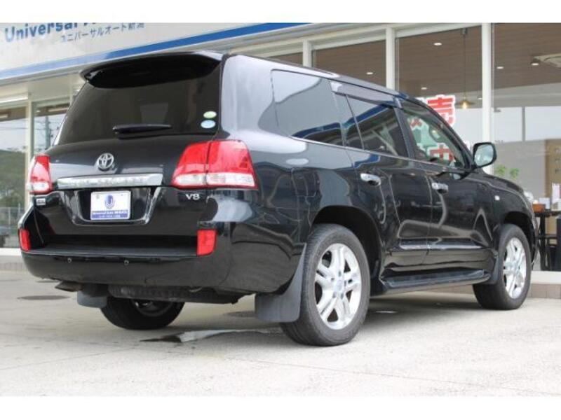 LAND CRUISER