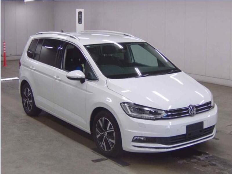 VOLKSWAGEN GOLF TOURAN