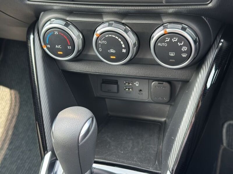 MAZDA2