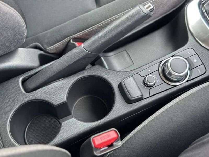 MAZDA2