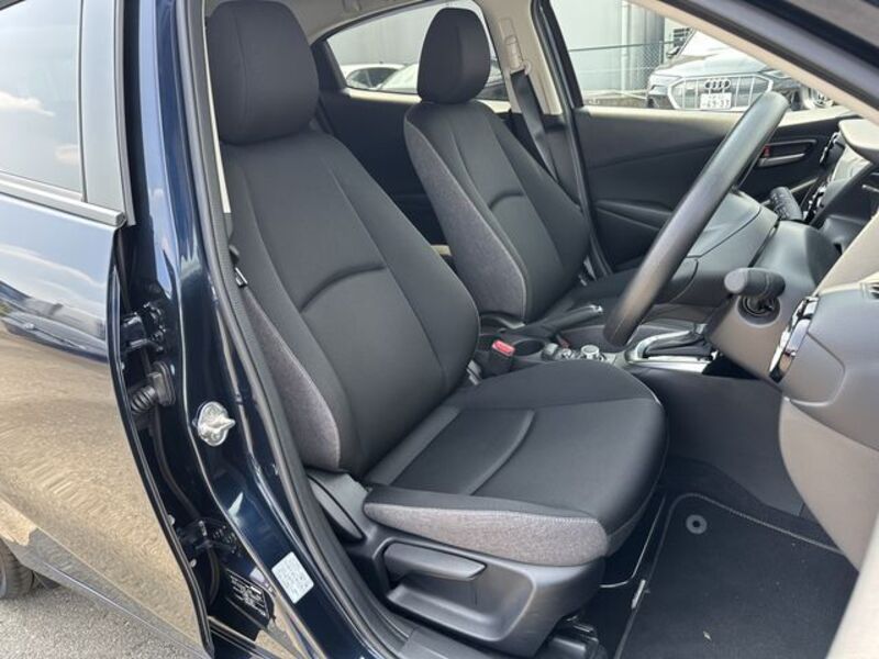 MAZDA2