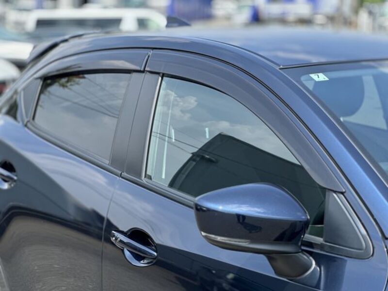 MAZDA2