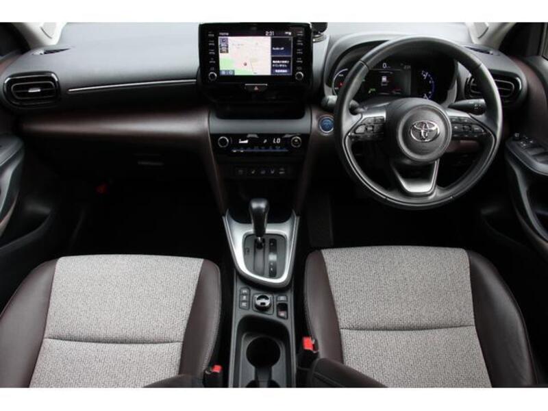 YARIS CROSS