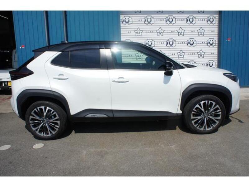 YARIS CROSS