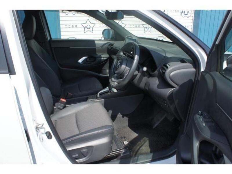 YARIS CROSS