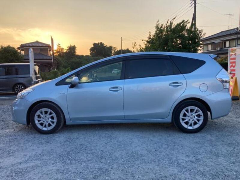 PRIUS ALPHA