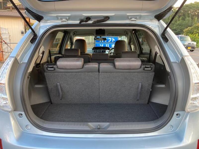 PRIUS ALPHA