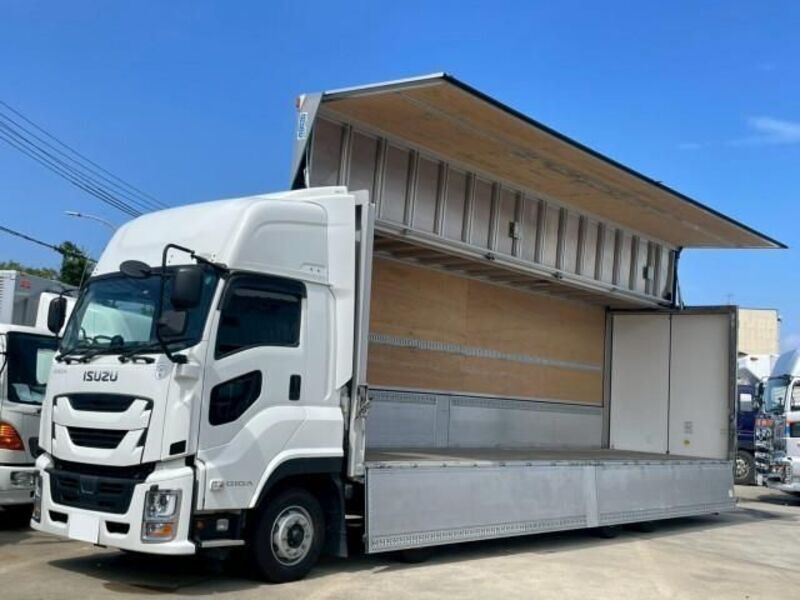 ISUZU GIGA