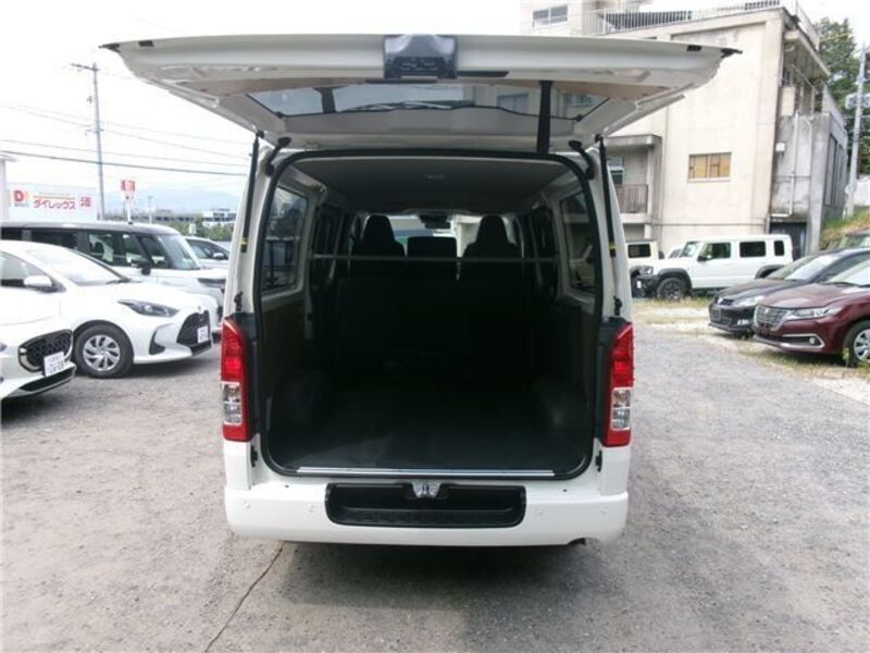 BONGO BRAWNY VAN