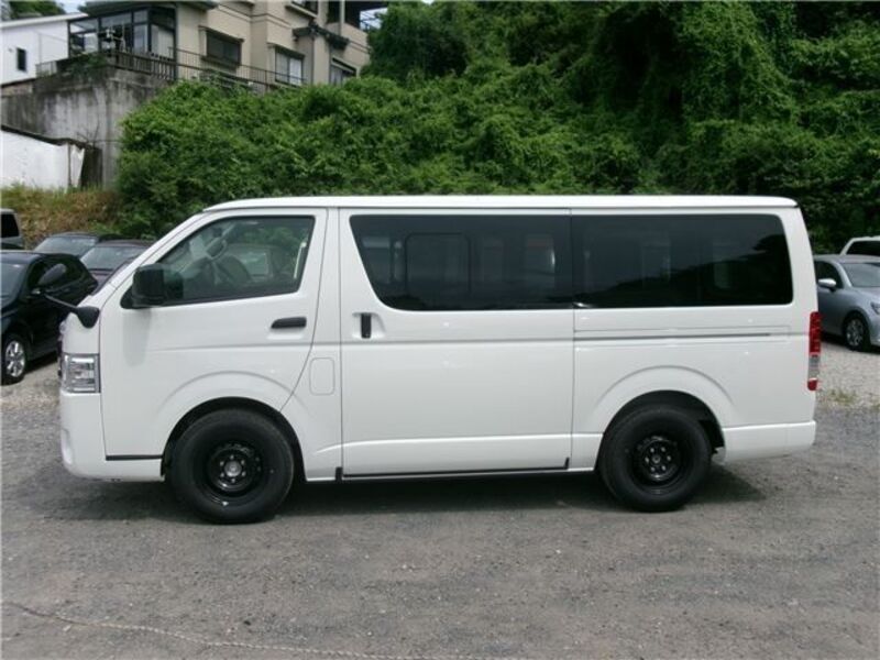BONGO BRAWNY VAN