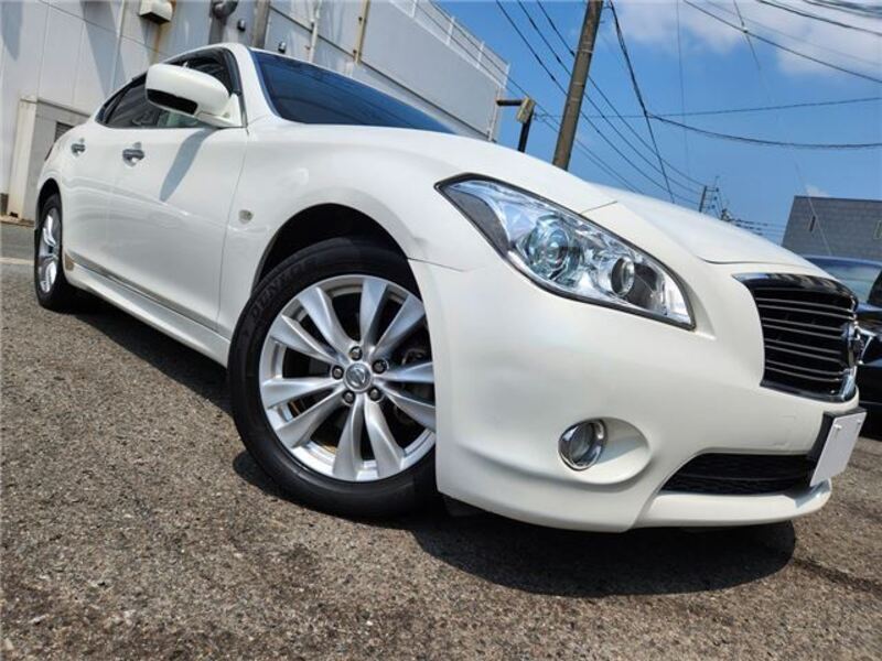 NISSAN FUGA