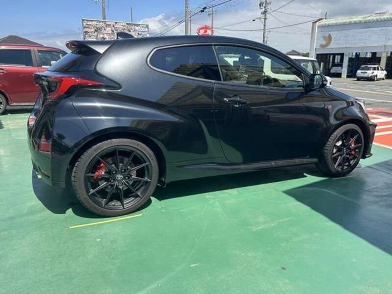 GR YARIS