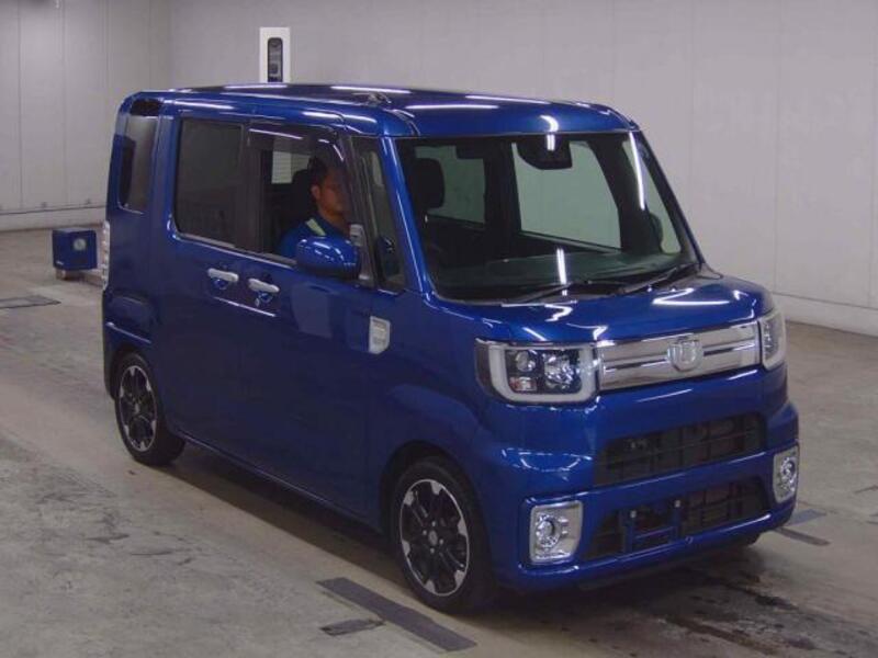 DAIHATSU WAKE