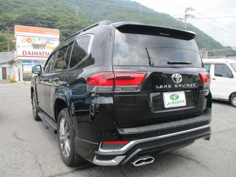 LAND CRUISER