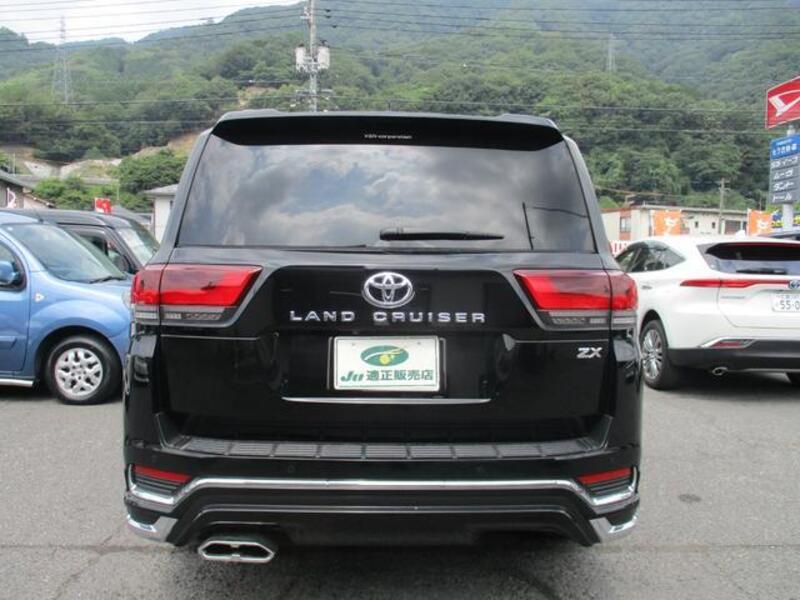 LAND CRUISER