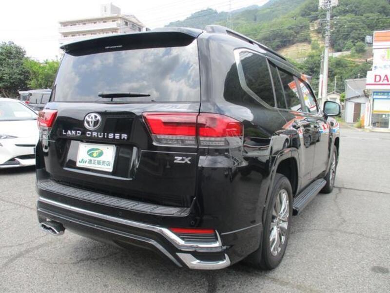 LAND CRUISER